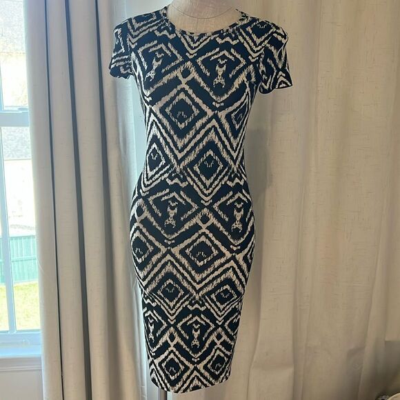 T Bags Los Angeles Black and White Ikat Body Con Cutout Midi Dress Size Small - Picture 1 of 7